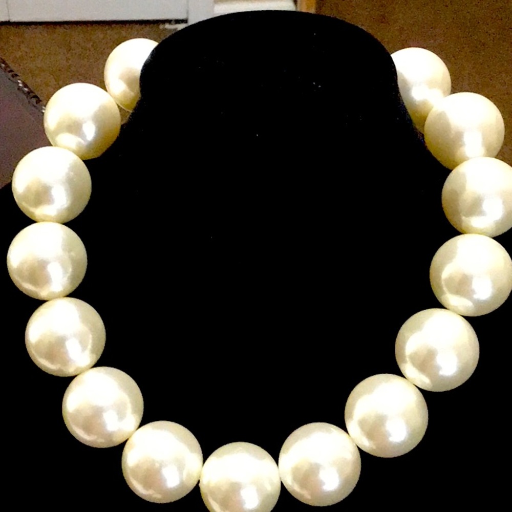Large cream Vintage inspired pearl necklace